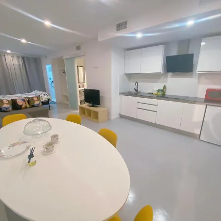 Hug Hotel2022 מלון דירות *